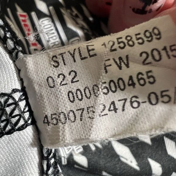 Under Armour HeatGear Women’s Medium Compression Capri Leggings Black White - Picture 11 of 11